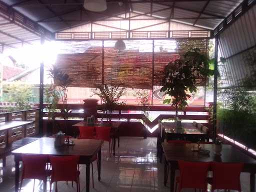 Kedai Saraswati Kebondalem 1