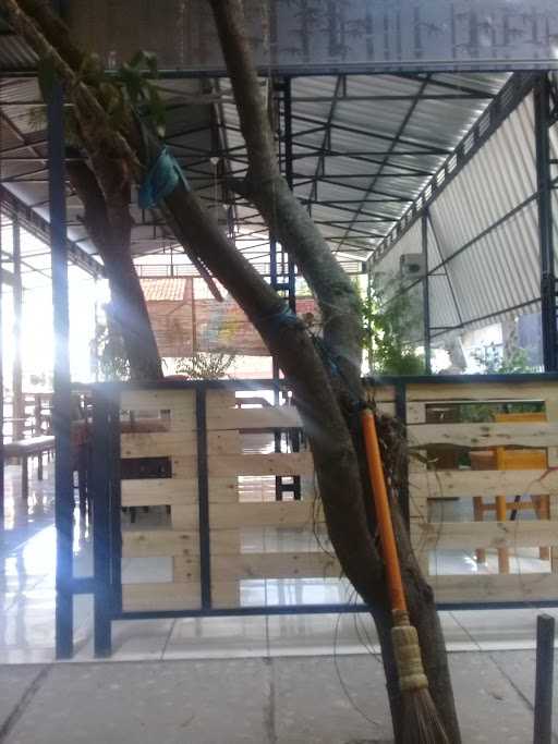 Kedai Saraswati Kebondalem 10