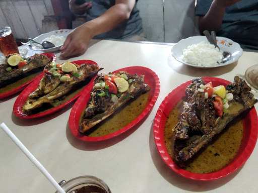 Warung Makan Ikan Manyung 3