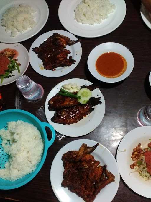 Resto & Lesehan Taliwang Pemenang 7