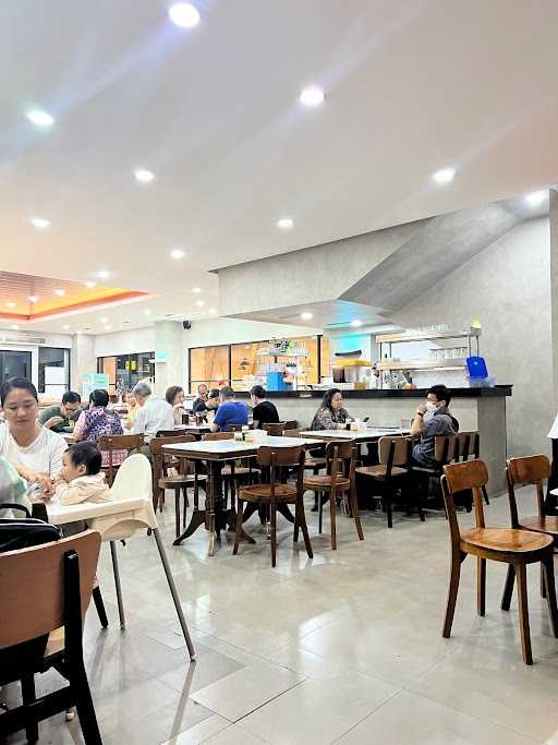 Eaton Bakery & Restaurant - Muara Karang 8