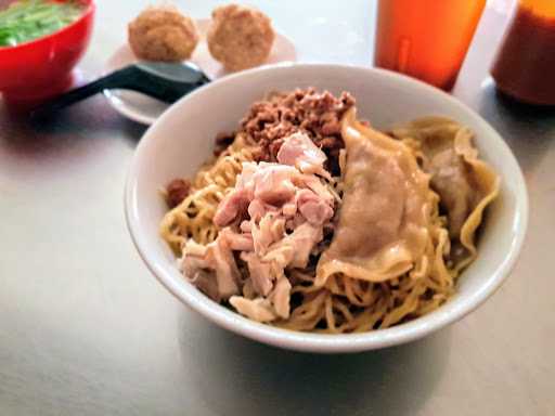 Bakmi Jembatan Tiga 10