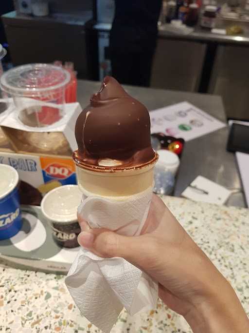 Dairy Queen Emporium Pluit 8