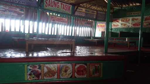 Saung Tasik 1