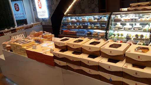 Holland Bakery - Bintaro 10