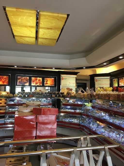 Holland Bakery - Bintaro 6