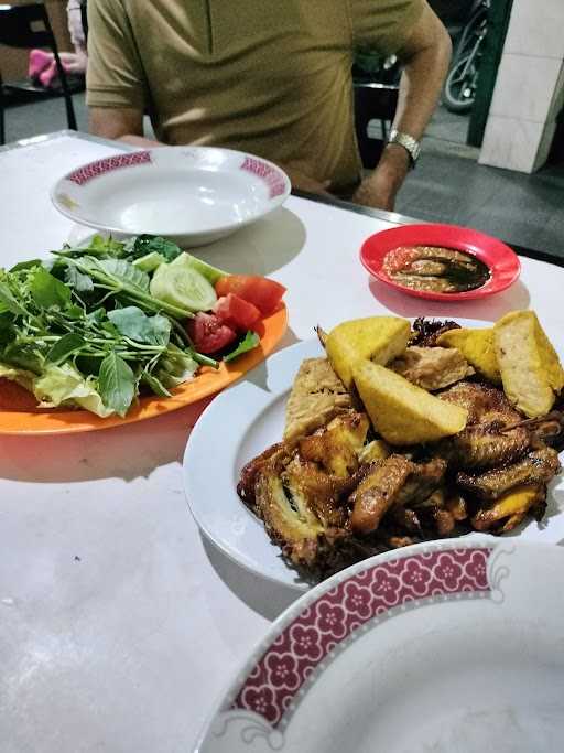 Ayam Goreng & Nasi Uduk Sederhana Haji Babe Saman 6