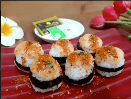 Momika Sushi 7