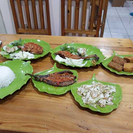 Rumah Makan Ayam Gepuk Bruno 4