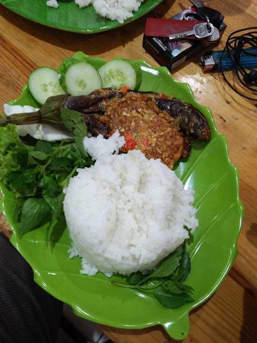 Rumah Makan Ayam Gepuk Bruno 9