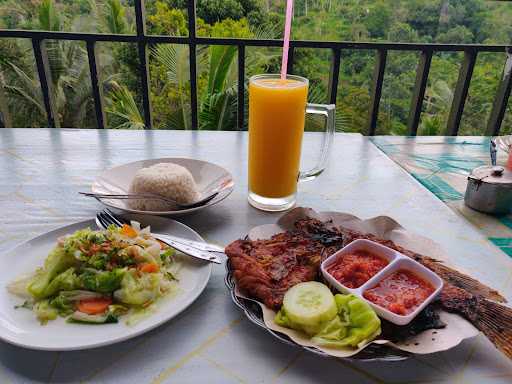 Warung Daeng Bacok 3