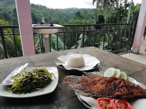 Warung Daeng Bacok 9