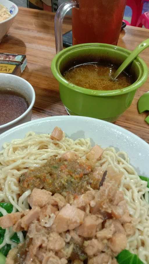 Mie Ayam Bakso Pak Mino 3