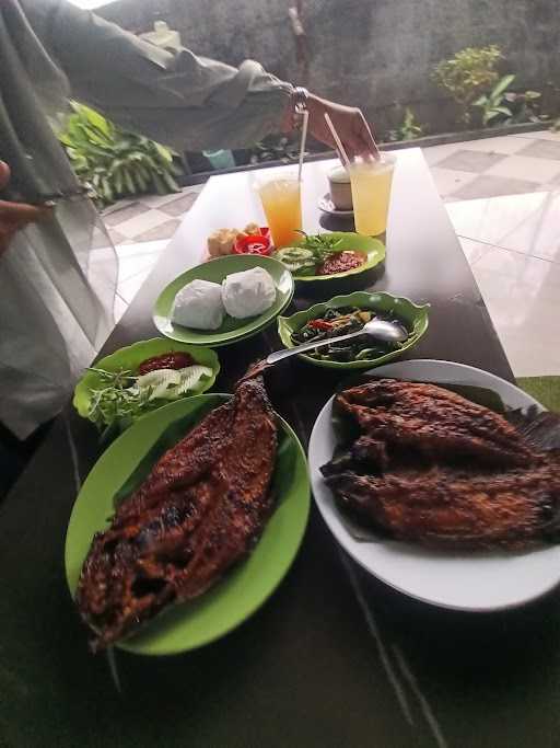 Warung Lesehan Padang Bulan 10