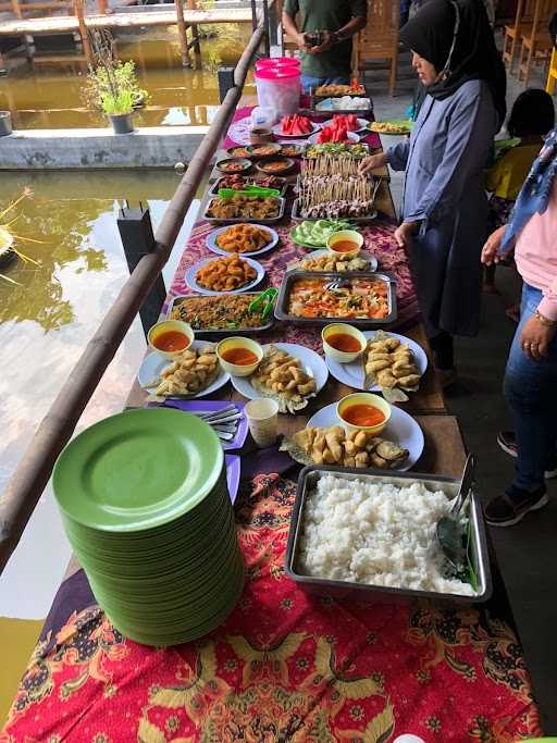 Warung Lesehan Padang Bulan 7