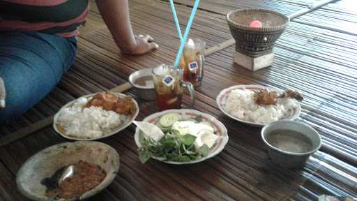 Warung Pecel Dan Tempat Istirahat 8