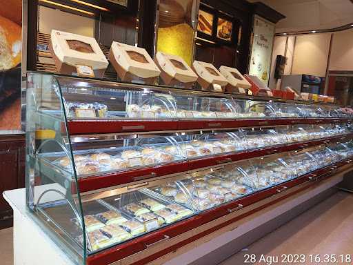 Holland Bakery 8