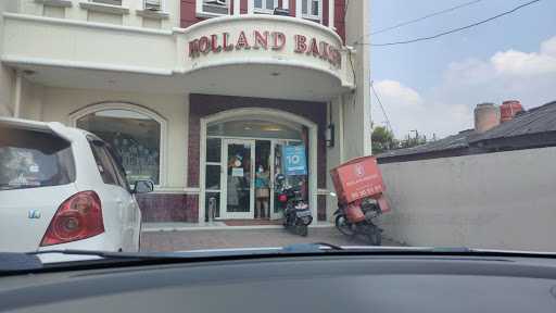 Holland Bakery Hasyim Ashari 7