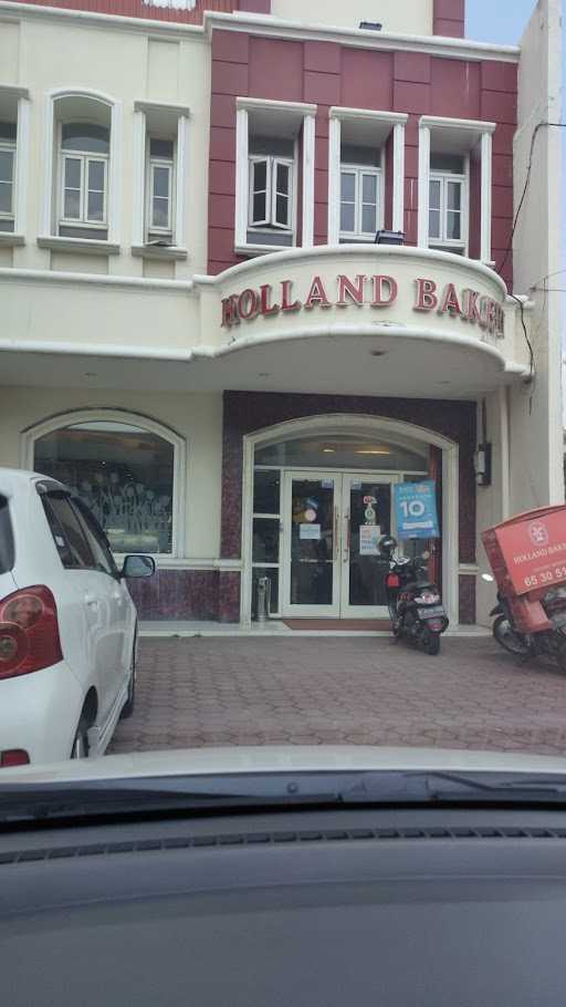 Holland Bakery Hasyim Ashari 8