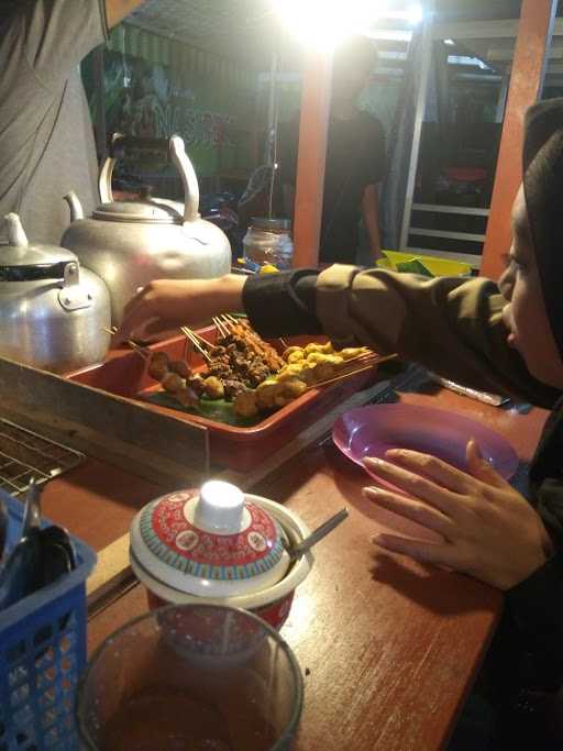 Angkringan Nasi Uduk Pincuk 1