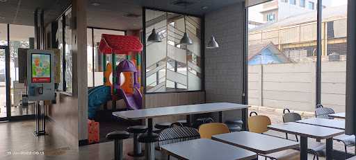 Mcdonald'S Kh Hasyim Ashari - Nerogtog 7