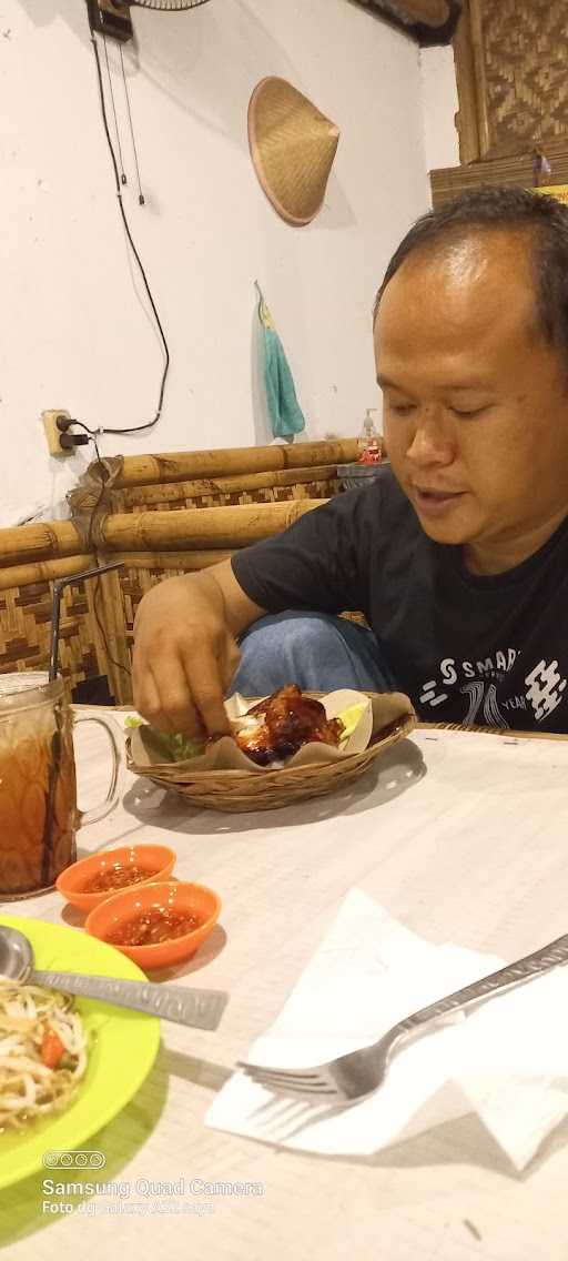 Rumah Makan Saung Warisan 8