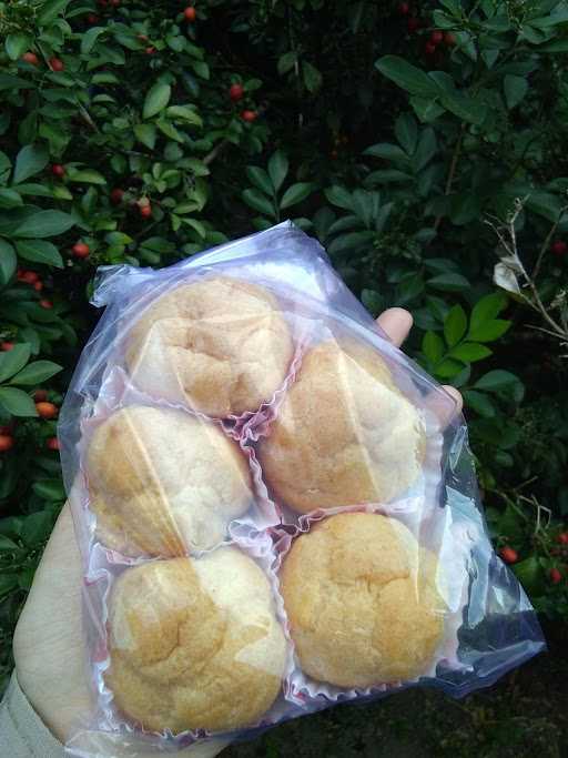 Fauzan Spesial Kue Sus 1