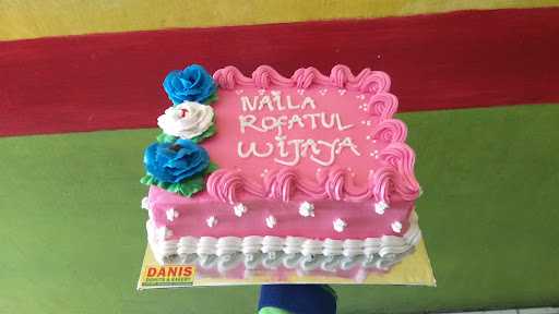 Danis Donut & Bakery Plemahan 6