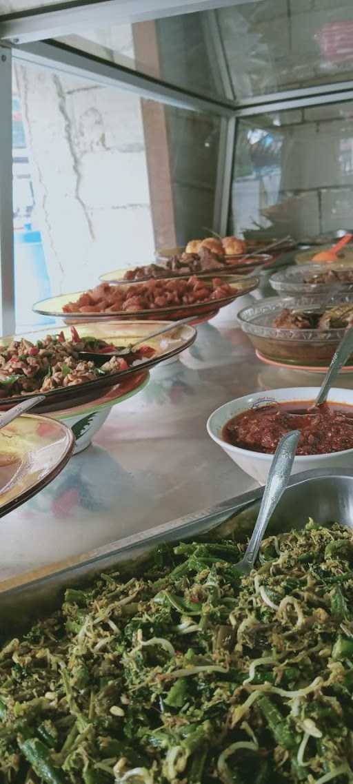 Warung Makan Prasmanan Lampu Merah Plumbon 1