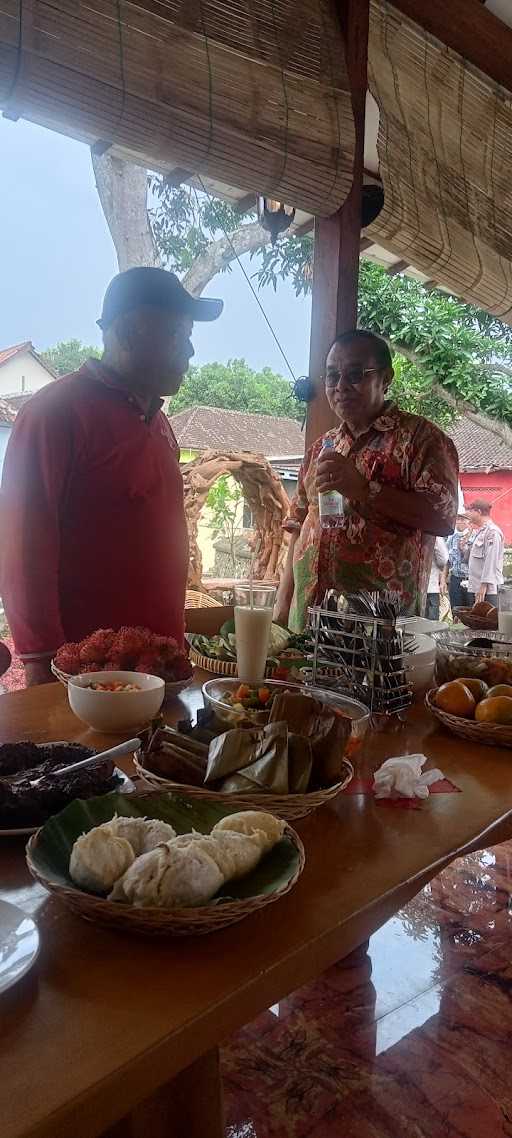 Omah Cokro Resto & Homestay 4