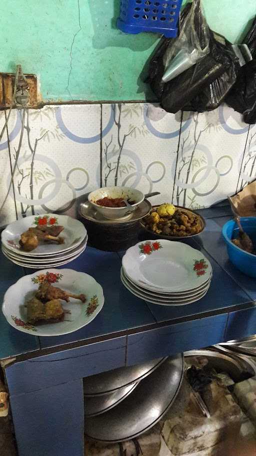 Warung Makan Bebek Goreng Dan Opor Bebek Bu Yadi 6