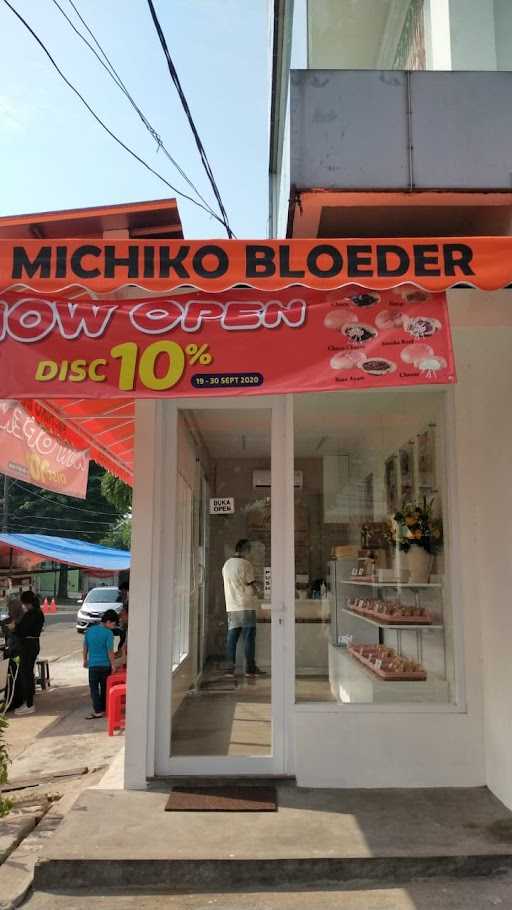 Michiko Bloeder Bintaro 7