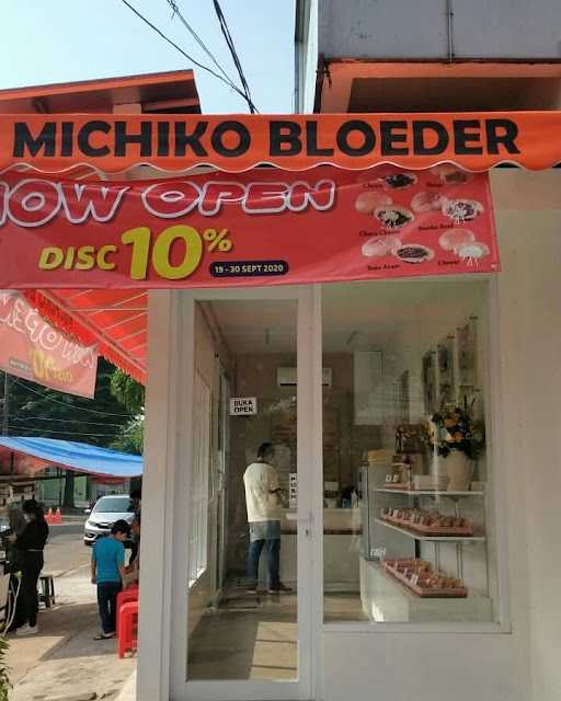 Michiko Bloeder Bintaro 4