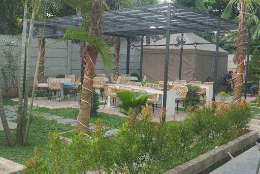 Hava Cafe & Resto Bintaro 6