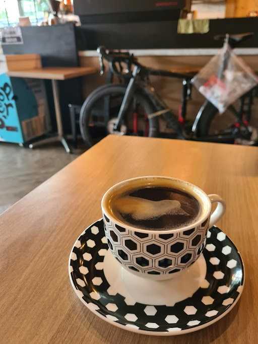 Loops Coffee And Bikestop 6