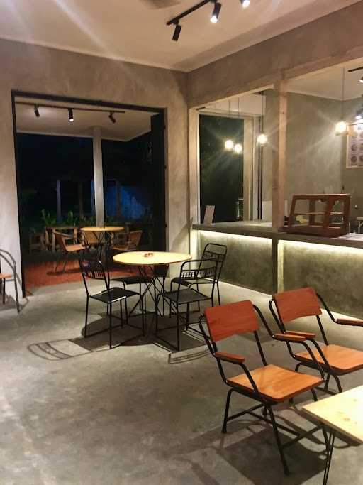 Tuan Rumah Coffee & Eatery 10