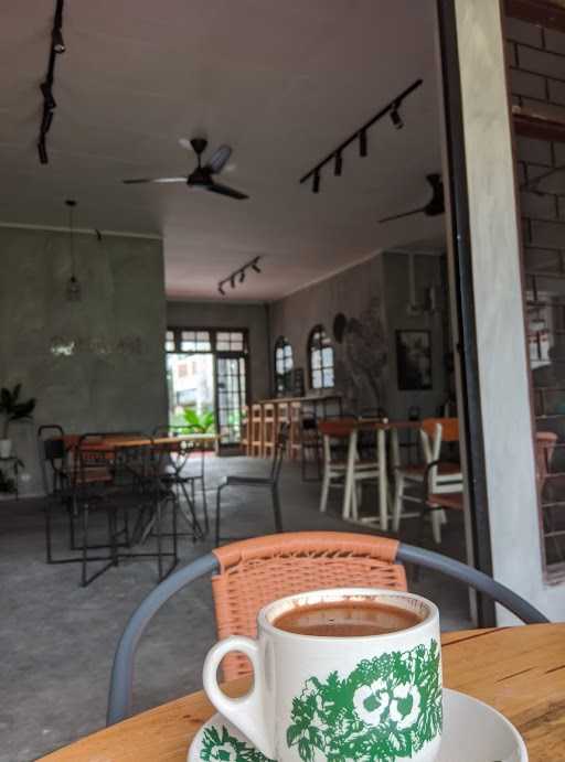 Tuan Rumah Coffee & Eatery 4