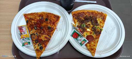 Pizza Cheese & Dough Cafe Bintaro 10