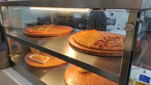 Pizza Cheese & Dough Cafe Bintaro 3