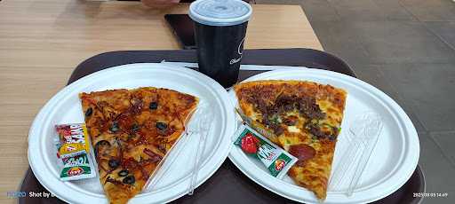 Pizza Cheese & Dough Cafe Bintaro 4