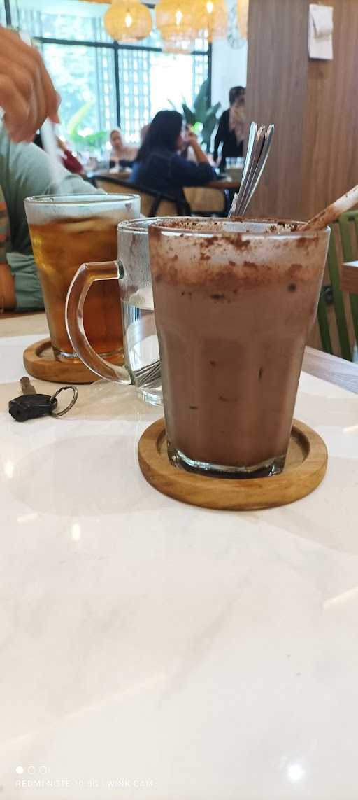 Srasi Coffee & Eatery - Bintaro 7