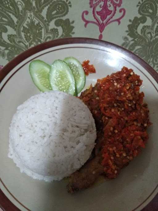 Waroeng Majasun Mie Ayam Dan Ayam Penyet (Pondok Maharta) 3