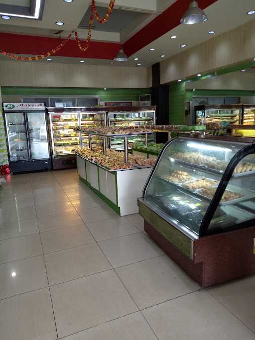 Majestyk Bakery & Cake Shop Pondok Gede 4