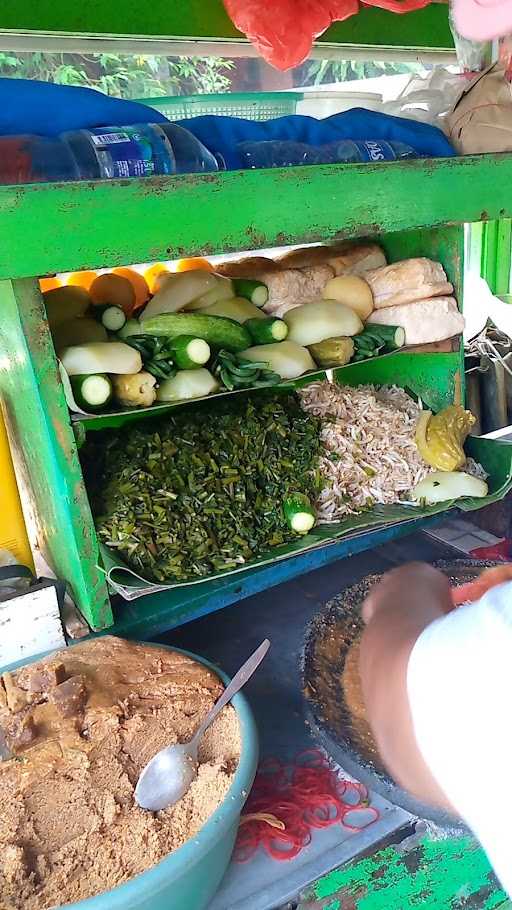 Gado Gado Bumi Jatiwaringin 1