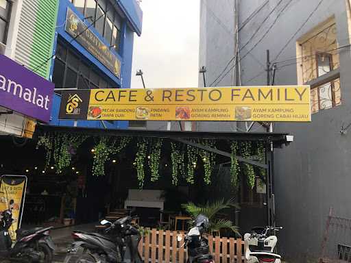 Gs Cafe & Resto 4