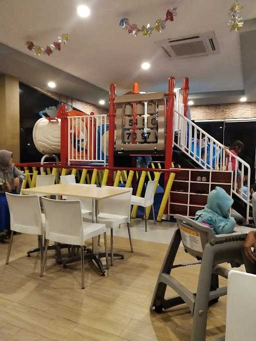 KFC - Pondok Gede Plaza Park 7