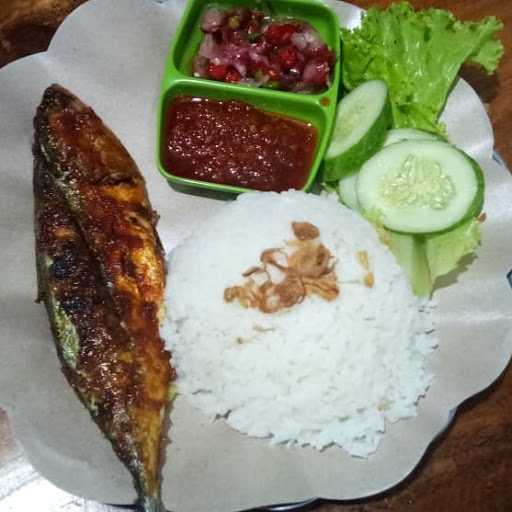 Ayam Dan Ikan Bakar Khas Piaman 7