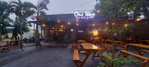 Oneway Bar & Grill 4