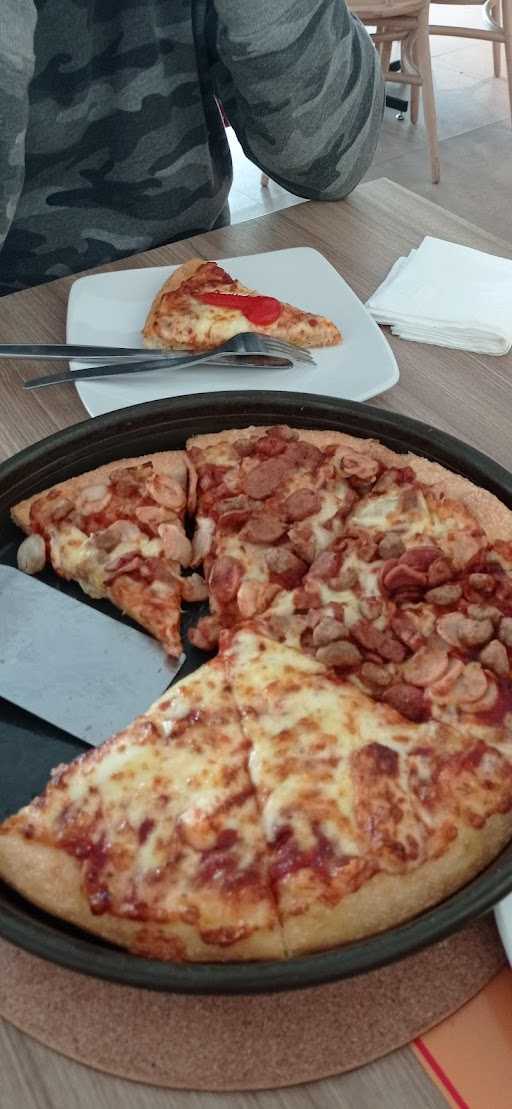 Pizza Hut Restoran 10