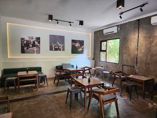 5Cm Coffee & Eatery (Cabang Reformasi) 8